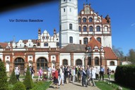 In Basedow machten wir eine Führung, vorbei am Schloss, Marstall, Steakhouse und dem Schafstall (Cafe).