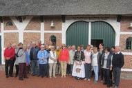 Reisegruppe vor dem Altländer Museum in York