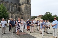 Hagenower Kulturfreunde vor dem Magdeburger Dom .